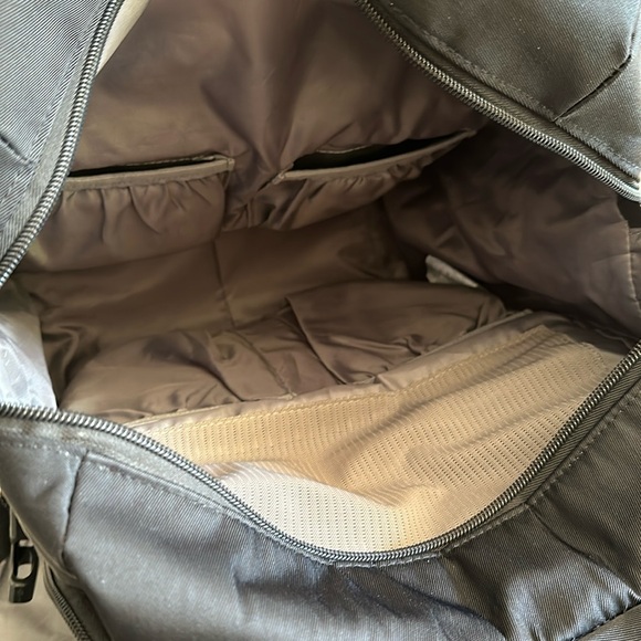 ❤️ BEIS ultimate diaper backpack ❤️ - Picture 6 of 7